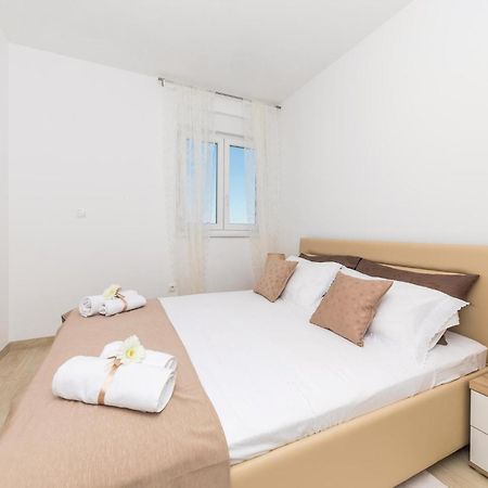 2 Bedroom Amazing Apartment In Трогир Екстериор снимка